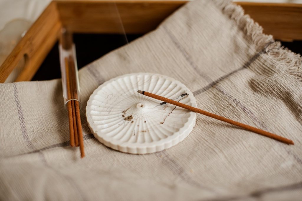 Scent Psychology in Home Design: Shaping Mood & Productivity - elegant home fragrance