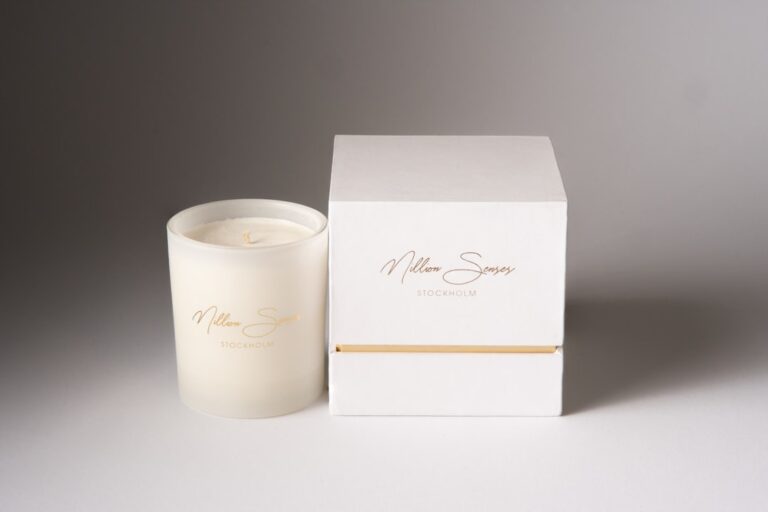 Unisex Home Fragrance: Inclusive Aromatic Identities - minimalist luxury home interior scent