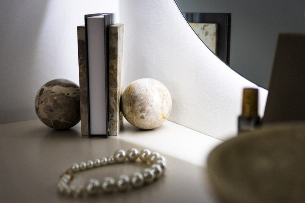 Relaxing Bedtime Scent Blends: Create a Serene Sanctuary - minimalist bedroom scent